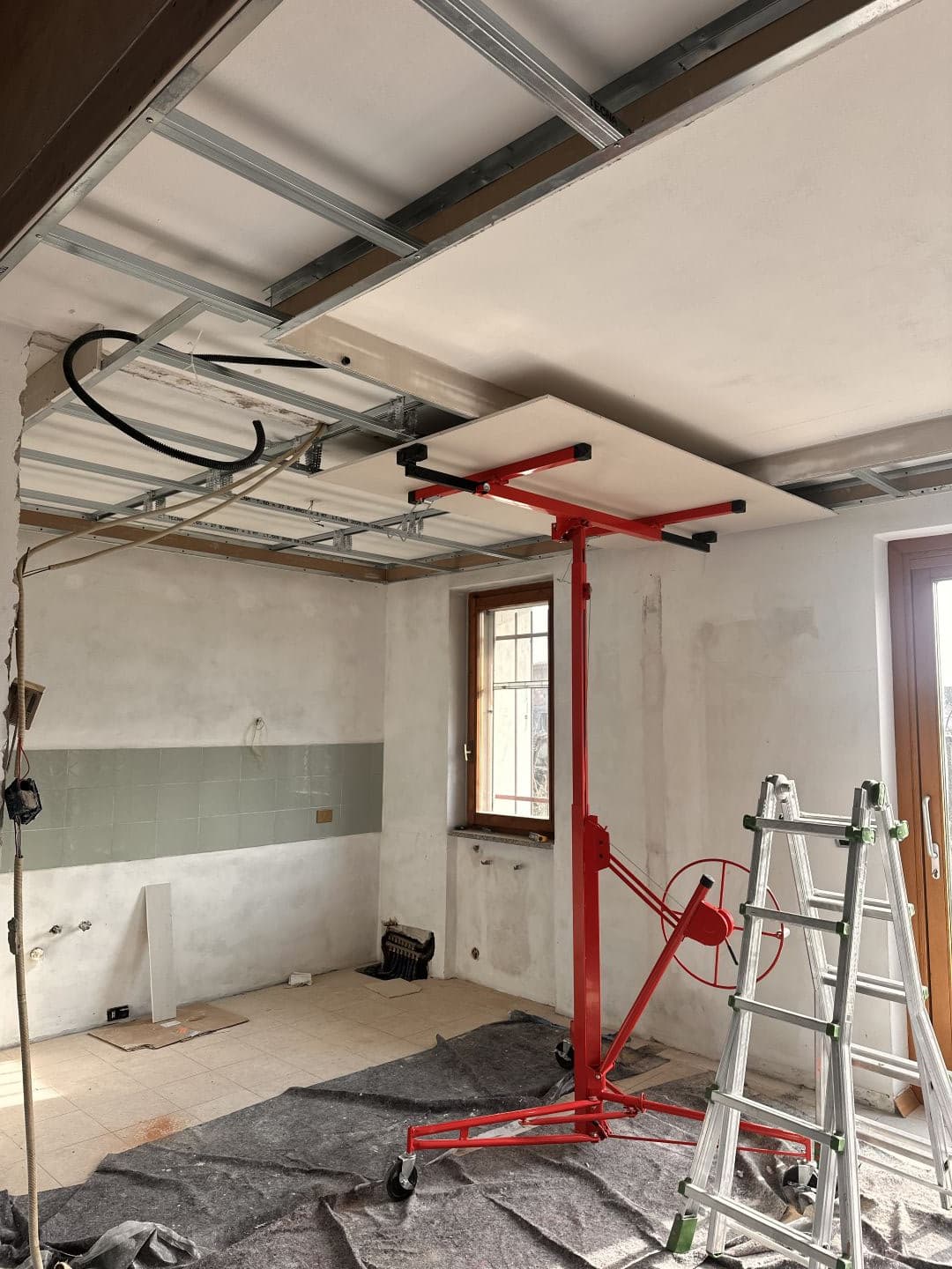 Ribassamento soffitto in cartongesso per camera e cucina con velette